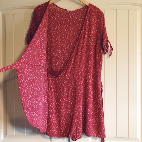 LE LIS red rayon romper with self tie wrap panel M - Picture 4 of 6